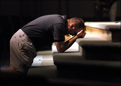 praying_man_at_altar - die living well